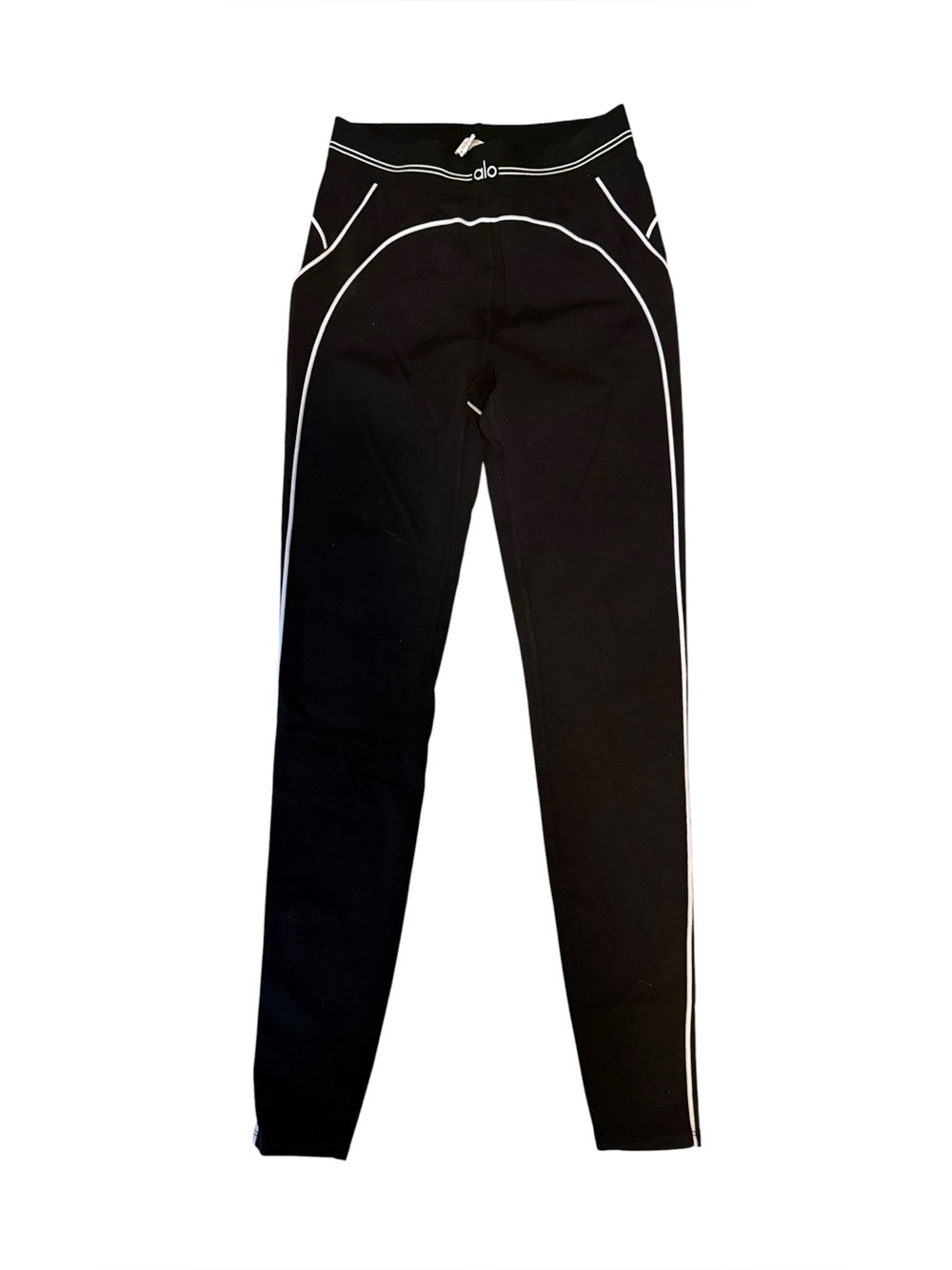 ALO Yoga Airbrush Heart Throb Bra and Leggings Set - Picture 5 of 16